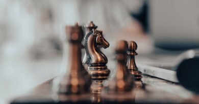 A knight highlighted among chess pieces, the deliberation separating reasoning vs standard models