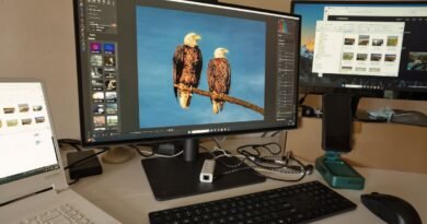 Editing software across several monitors, the workspace that shows how coding agents work