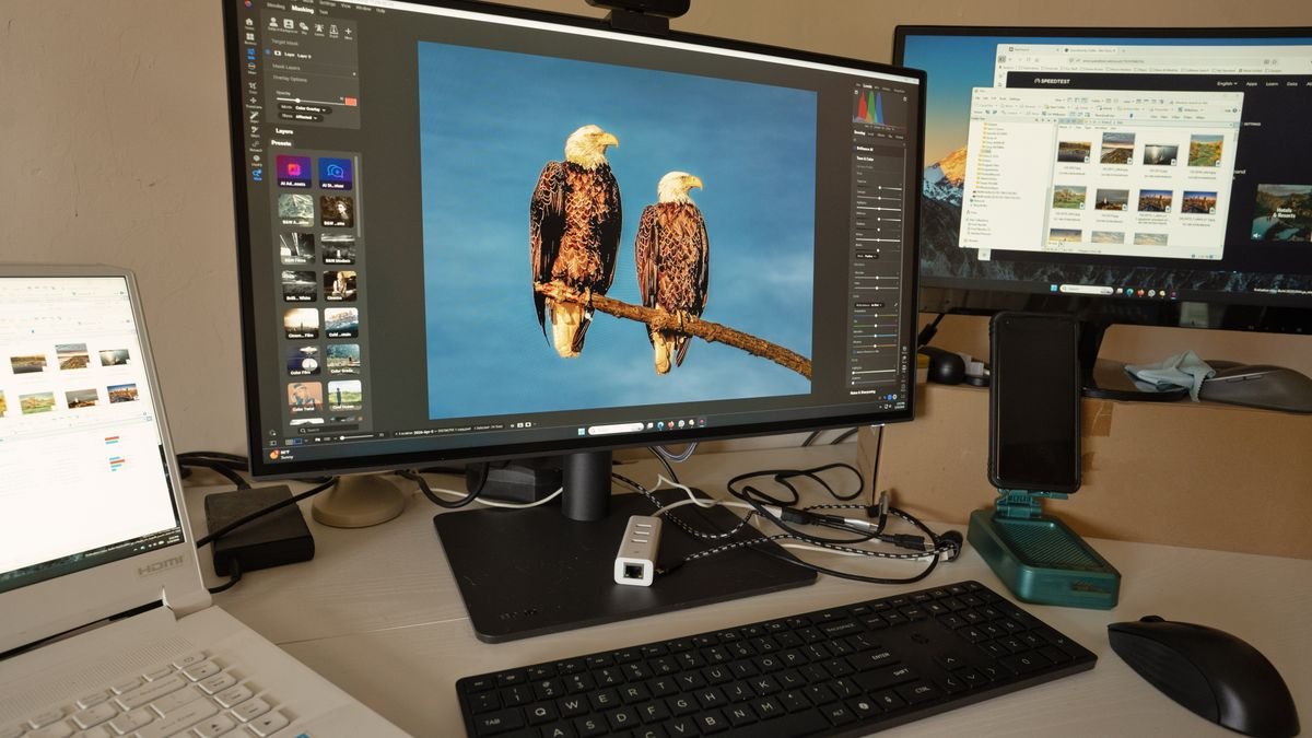 Editing software across several monitors, the workspace that shows how coding agents work