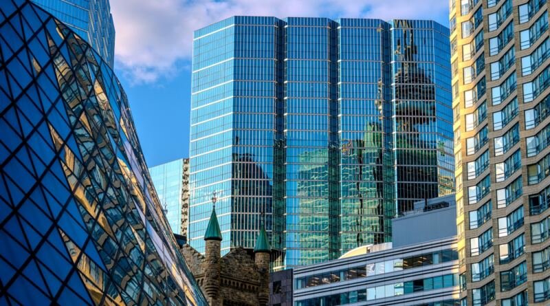 Financial district, illustrating etched funding: $700m raised at a $21b valuation.