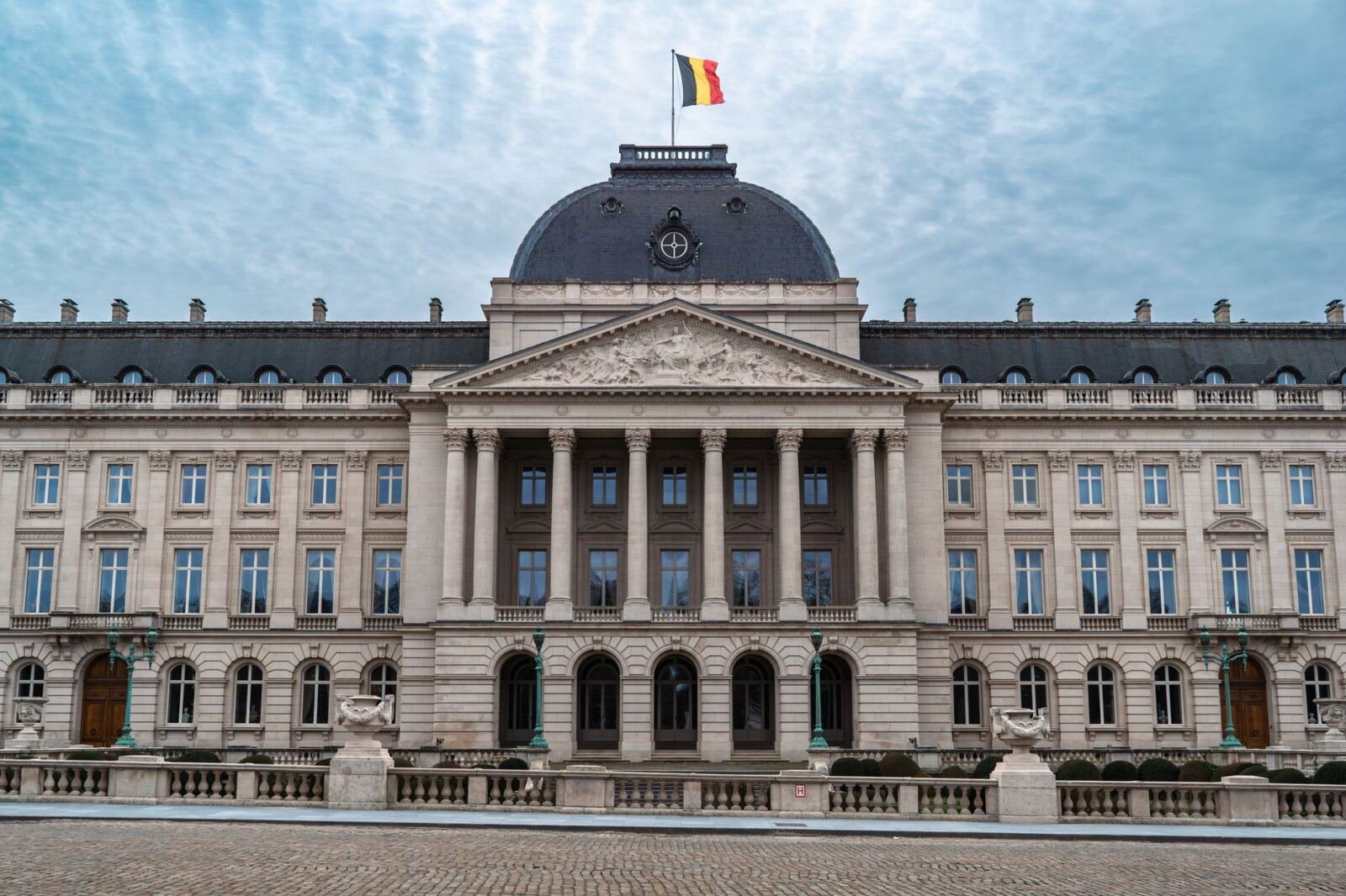 Government building, illustrating meta vr glasses, ray-ban meta audio, ray-ban meta gen 3: specs,