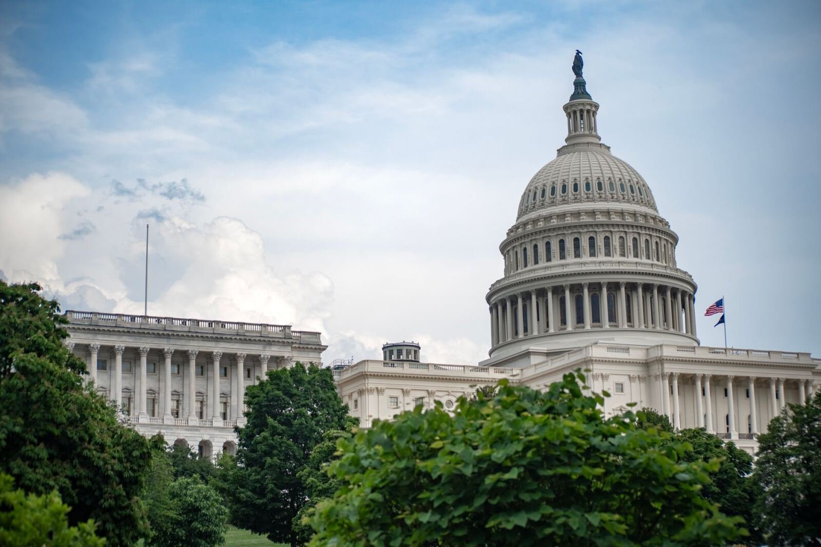 Government building, illustrating judge dismisses antitrust lawsuits over google’s ai overviews