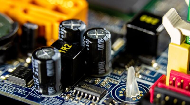 Circuit board illustrating the Apple bilingual speech model and the two separate models behind its three gains